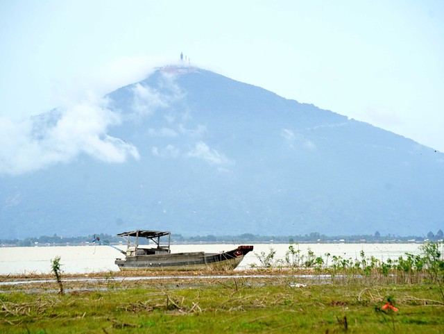 Núi Bà Đen Nhìn Từ Đảo Nhím