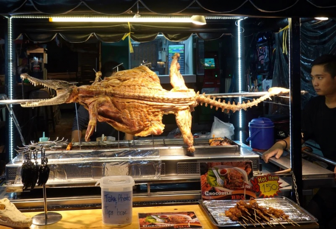 Hình Ảnh Một Con Cá Sấu Đang Được Nướng Tại Bangkok, Thái Lan, Tháng 10/2019. Ảnh: Ap.