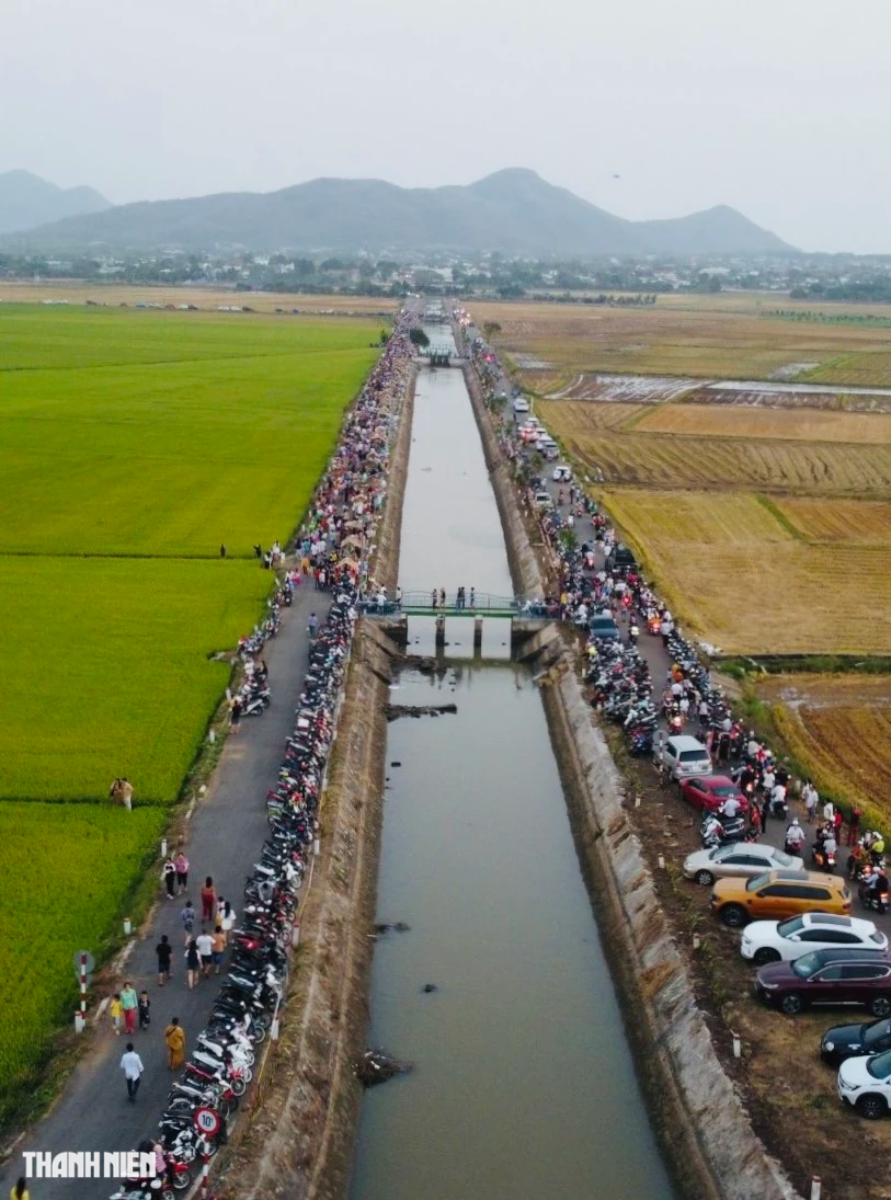 Hàng Ngàn Người Thưởng Thức Ẩm Thực Quê Trên Cánh Đồng An Nhứt- Ảnh 3.