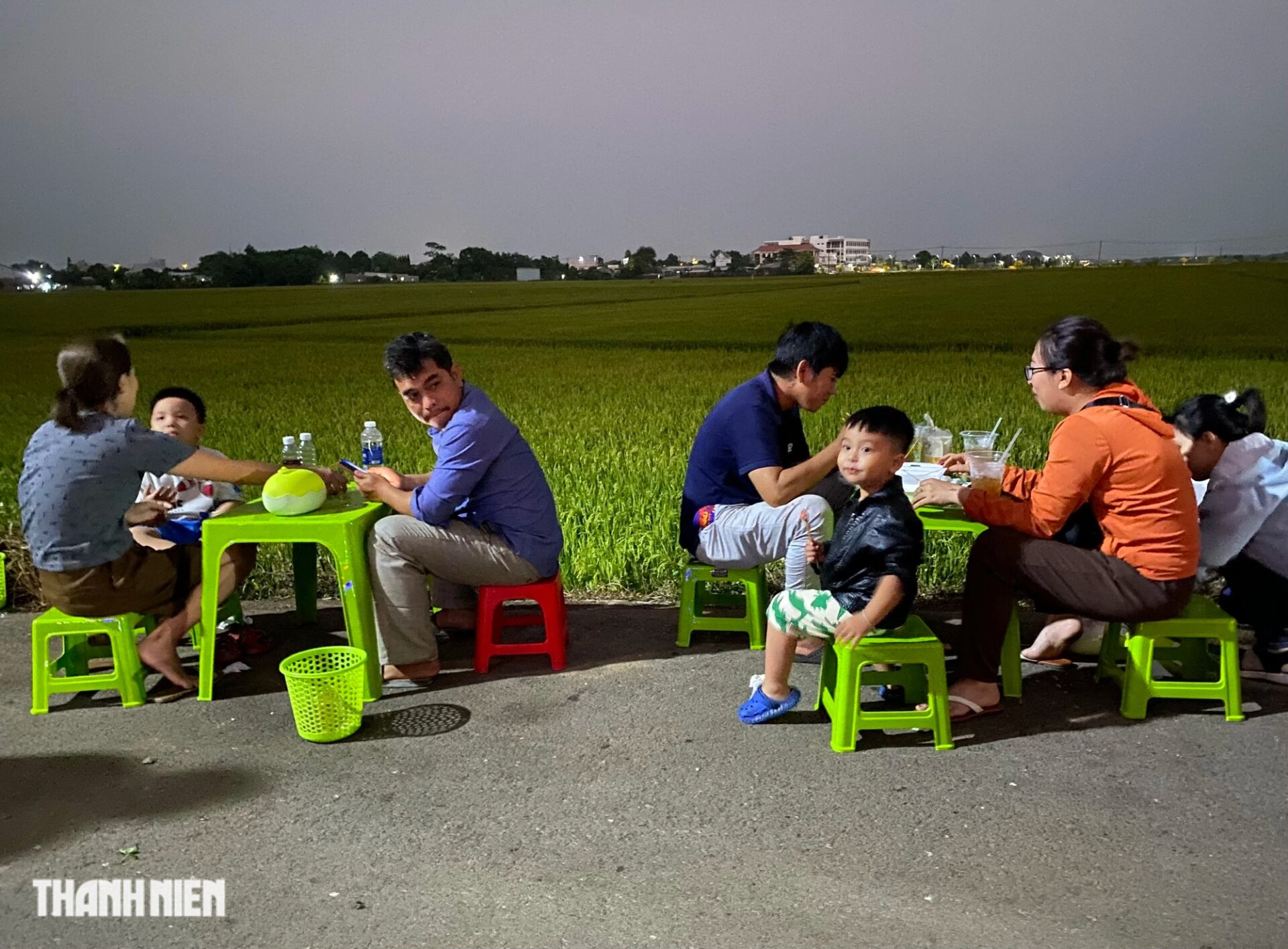 Hàng Ngàn Người Thưởng Thức Ẩm Thực Quê Trên Cánh Đồng An Nhứt- Ảnh 14.