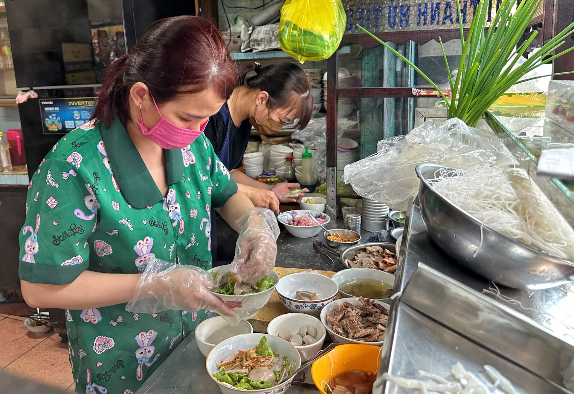 Quán Mì Ở Tp.hcm Trong Phim Mai Của Trấn Thành: 40 Năm Qua Lần Đầu Bán Hết Sớm 4 Tiếng - Ảnh 5.