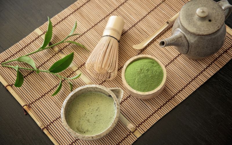 Không Rây Mịn Bột Matcha Trước Khi Pha